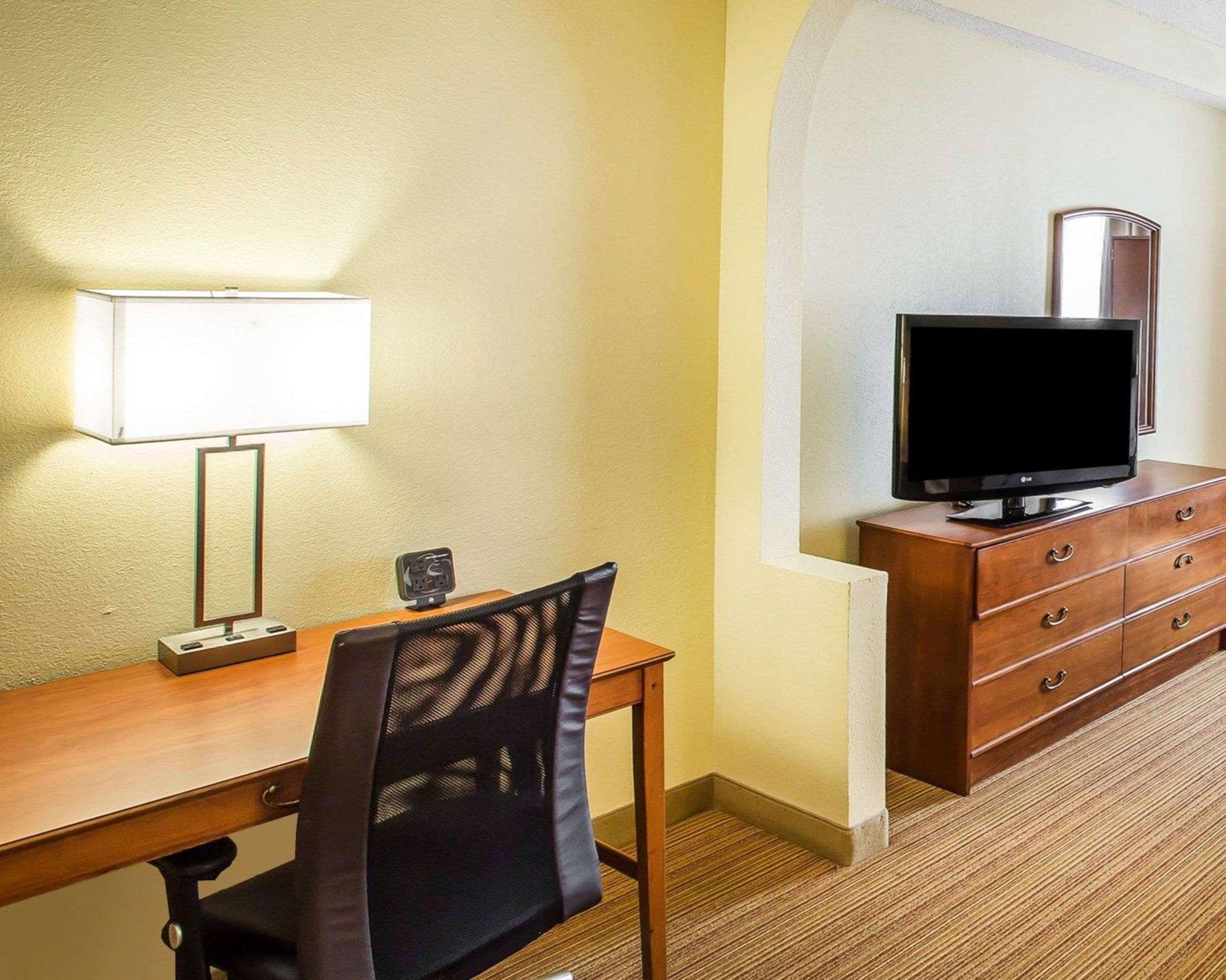 Comfort Suites Anderson-Clemson Exterior photo